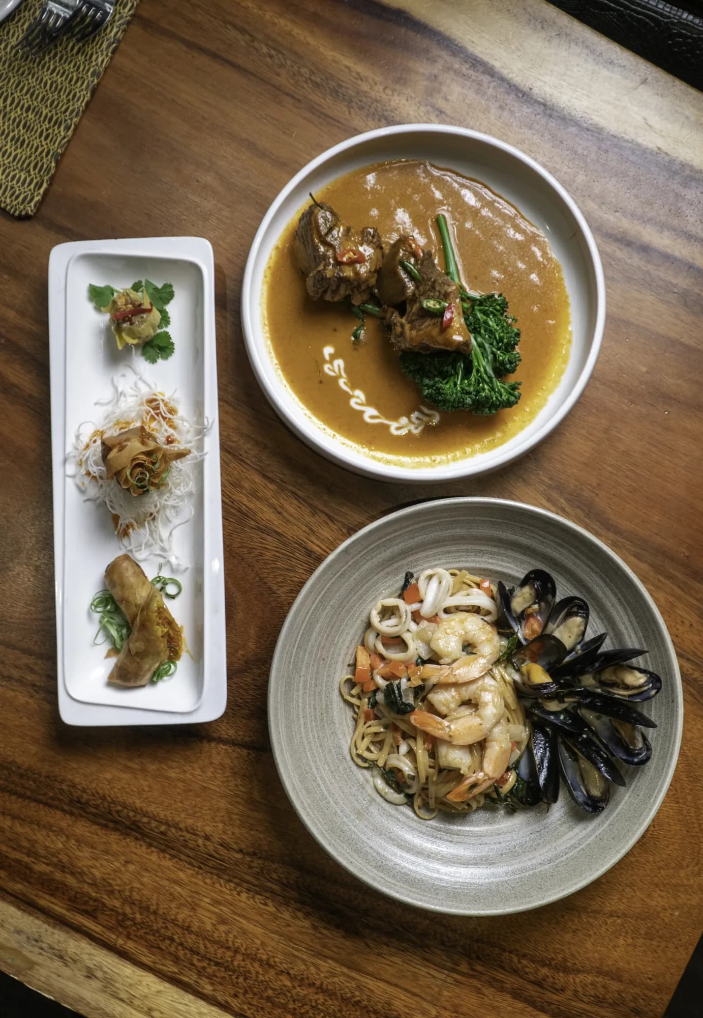 Valentine trio: massaman curry, tasting platter and seafood linguine